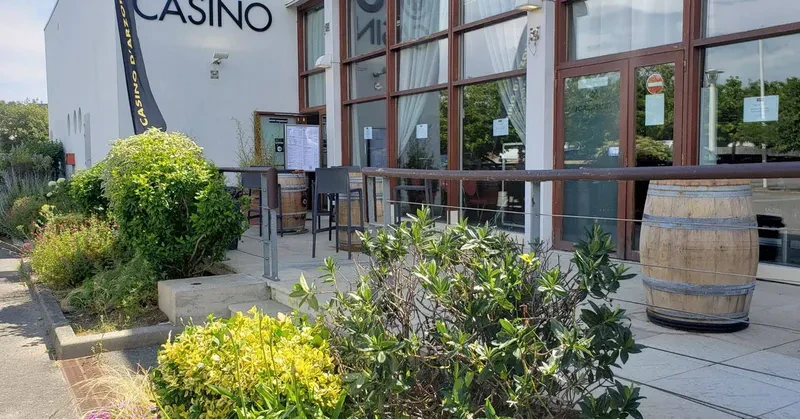 bar restaurant extérieur casino d'arzon