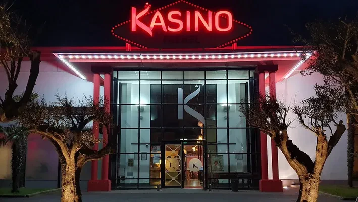 extérieur de nuit casino fréhel-les-sables d'or
