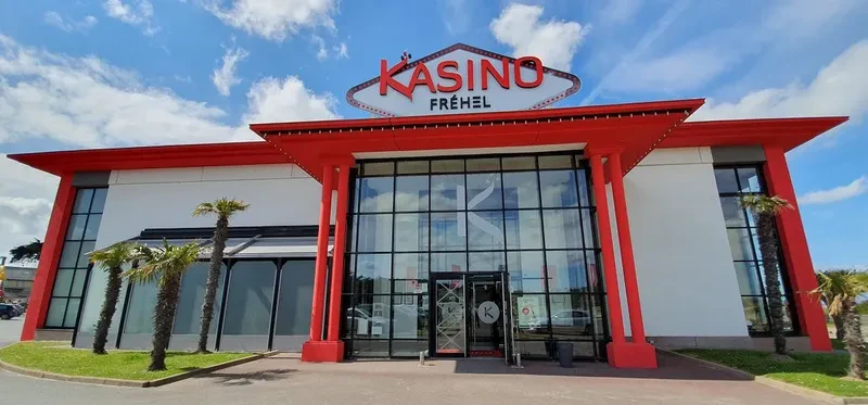 extérieur du c asino de fréhel-les-sables d'or