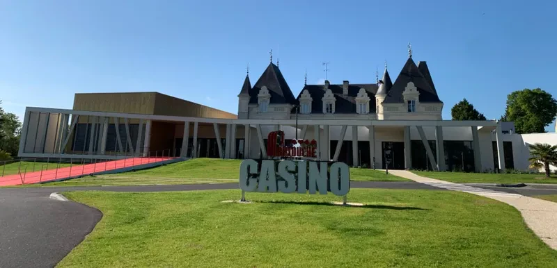 extérieur du casino de la roche posay