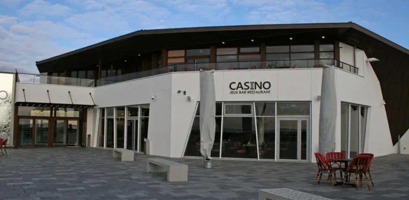 extérieur casino de larmor plage