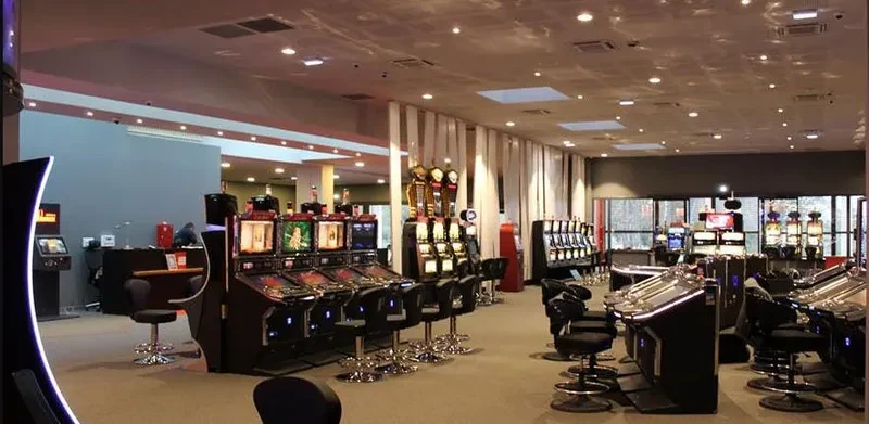 intérieur du casino de la roche posay