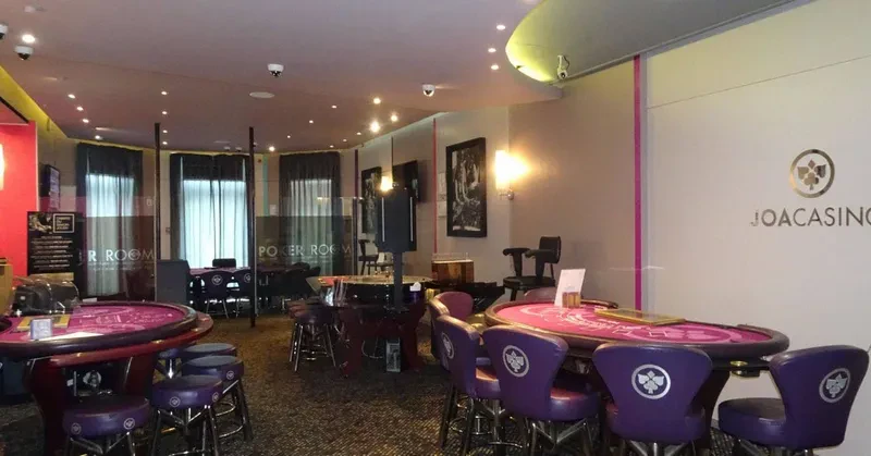 intérieur du casino de luxeuil les bains