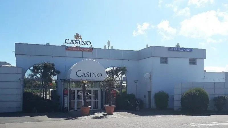 extérieur casino roscoff de jour