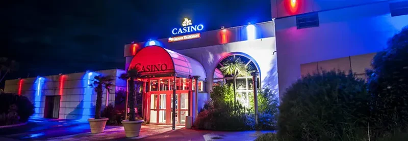 extérieur casino roscoff de nuit