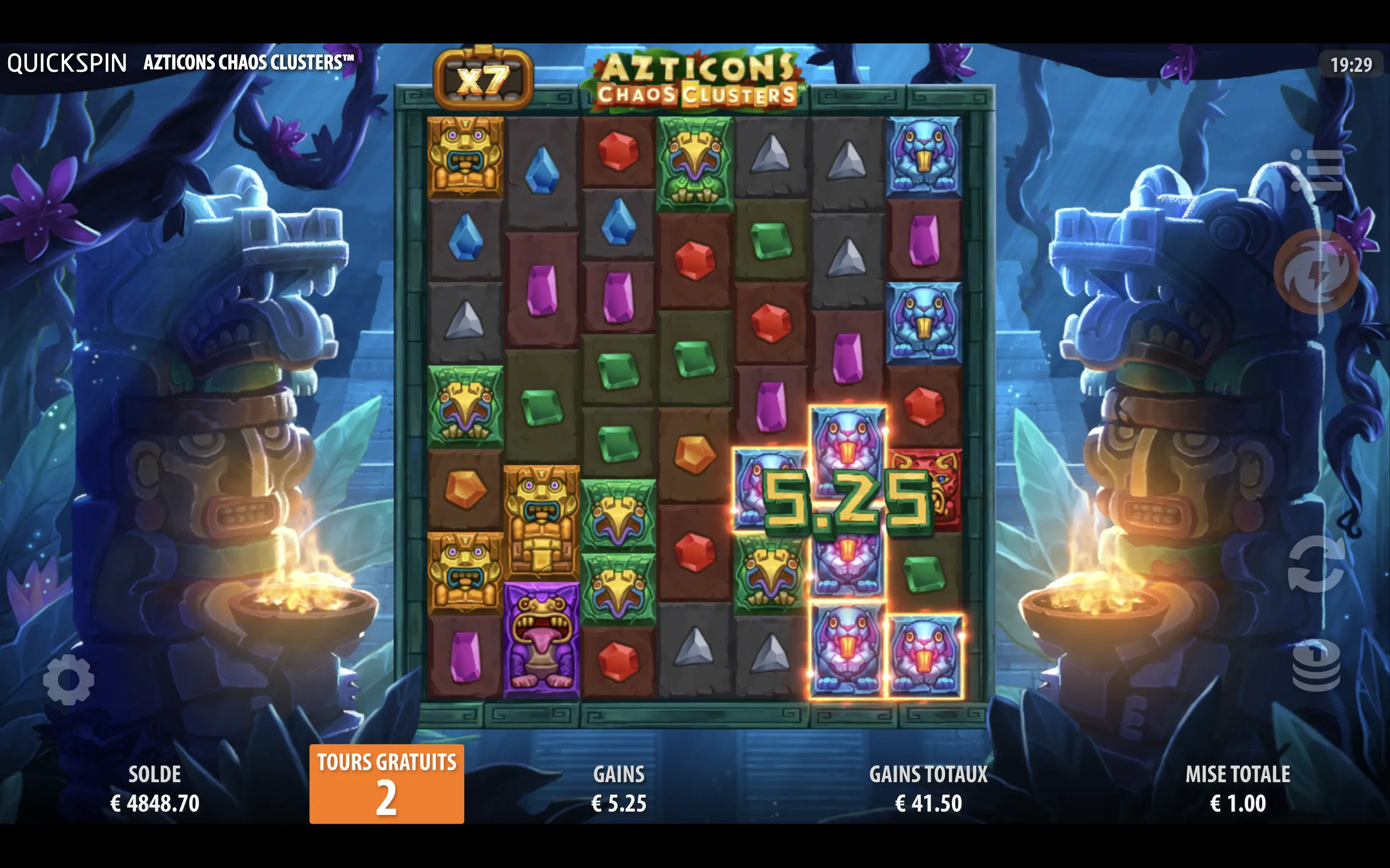 La fonctionnalité bonus de Azticons Chaos Clusters